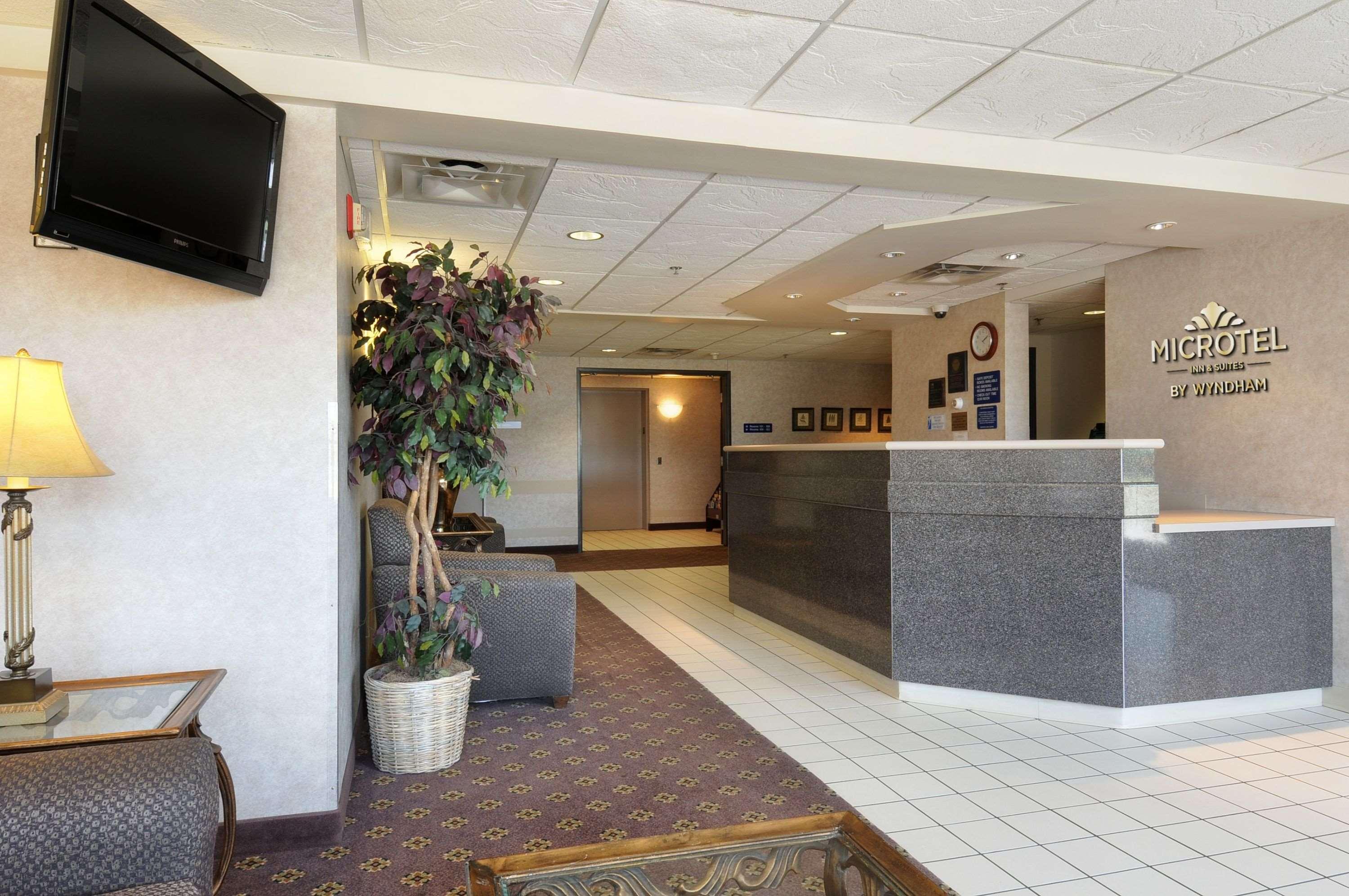 Microtel Inn & Suites By Wyndham Bloomington Msp Airport Interior photo